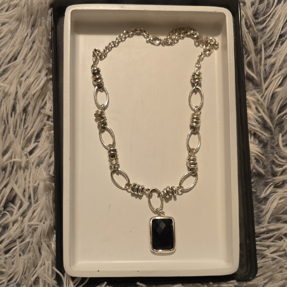 Chic Silver and Black Pendant Necklace